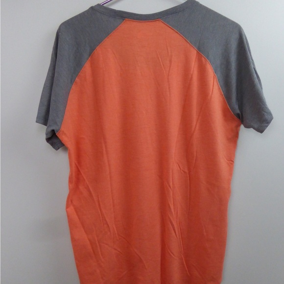 The North Face Baseball Style Tees 2 T-Shirt Set NWT Colorblock Mountain Logo - Picture 9 of 11